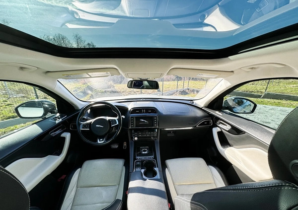 Jaguar F-Pace cena 142999 przebieg: 188000, rok produkcji 2017 z Jaworzno małe 631